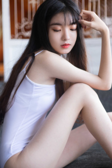 公咬着小娇乳H边走边欢视频